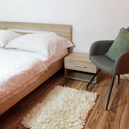 Pod Lesom Guest house *
